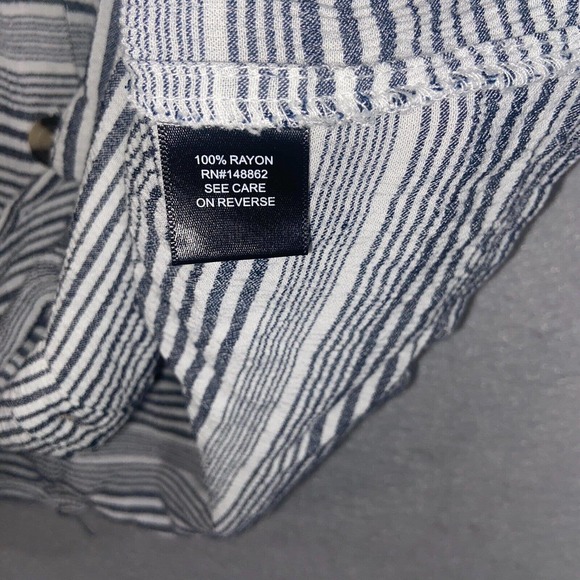 Torrid Top Womens 2 Gray White Striped Cap Sleeve V Neck Stretch Casual Buttons - Picture 7 of 14